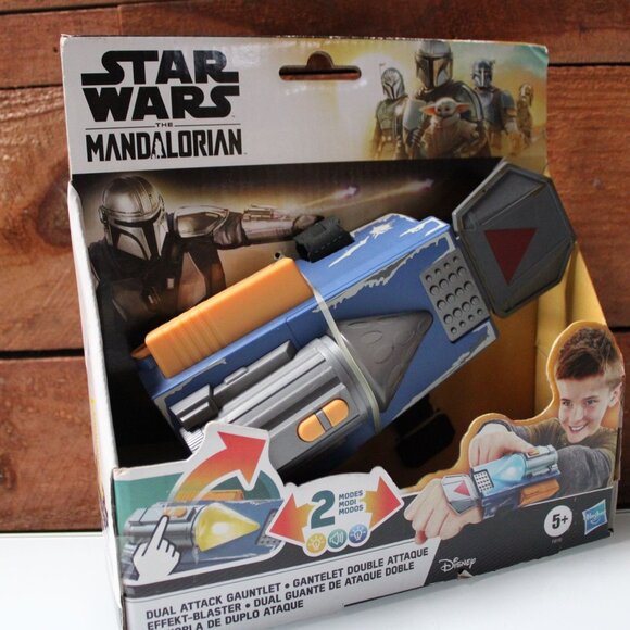 Star Wars The Mandalorian Dual Attack Gauntlet Blaster Lights & Sounds Toy Ages - Picture 2 of 5